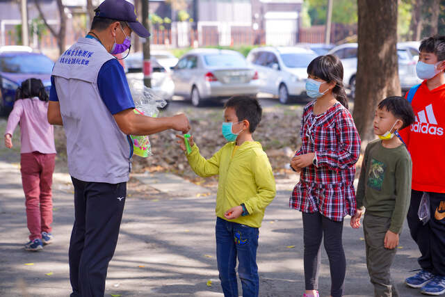 贈送發光竹蜻蜓：熊麻吉活動團隊為全台最優質戶外水彈運動選擇（親子水彈，團康活動，趣味競賽，漆彈對戰）