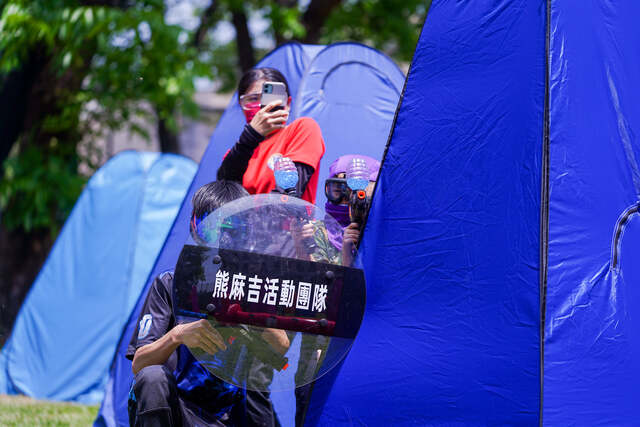 除多元水彈對戰還有盾牌及教練協助（專業就是每個細節就是比別人更好）