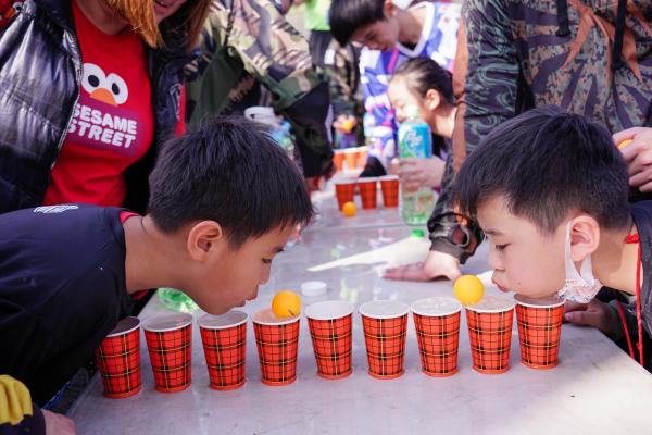 水上溜冰：適合親子、家庭日、公司、學校舉辦各項比賽（競賽），建立團隊合作凝聚力與親子互動，熊麻吉活動團隊專業帶領團康活動、團康遊戲、趣味競賽等主持、規劃、設計、道具設備租用（租借）商家（廠商）推薦