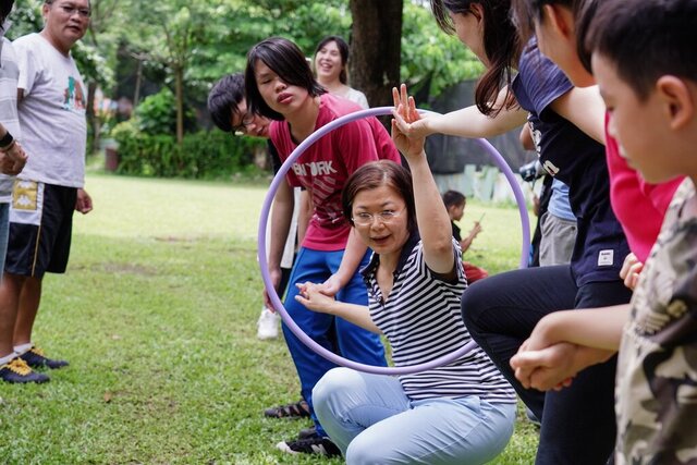 穿越時空：適合親子、家庭日、公司、學校舉辦各項比賽（競賽），建立團隊合作凝聚力與親子互動，熊麻吉活動團隊專業帶領團康活動、團康遊戲、趣味競賽等主持、規劃、設計、道具設備租用（租借）商家（廠商）推薦