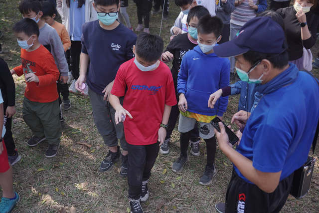 團康活動（溜溜球接力賽）-最頂級與溫馨水彈冬令營活動-長頸鹿美語水彈冬令營-全台最優質高雄水彈團隊（水彈槍 水晶彈 水彈對戰 戶外教學 安親班 補習班 戶外活動）