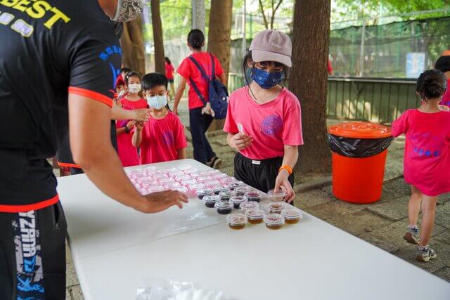 甜蜜果凍免費贈送：台南承豐教育學苑（安親班）歡樂水彈戶外夏令營～高雄台南安親班戶外教學（冬令營）值得信賴團隊～熊麻吉活動團隊