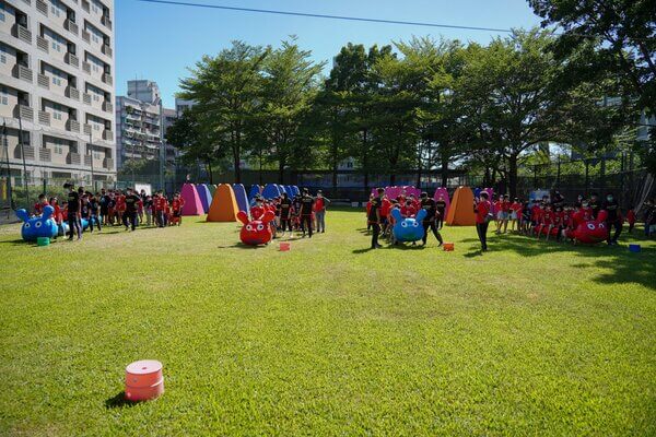 充氣毛毛蟲趣味競賽：我們擁有五十種不同之趣味競賽