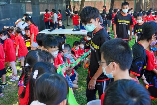 萬里長城團康：安親班最熱門最夯夏令營活動～芝麻街美語安親班水彈戶外教學成長營：高雄台南最安全專業多元溫馨歡樂水彈團隊推薦～熊麻吉活動團隊，全台戶外夏令營冬令營教學高cp值