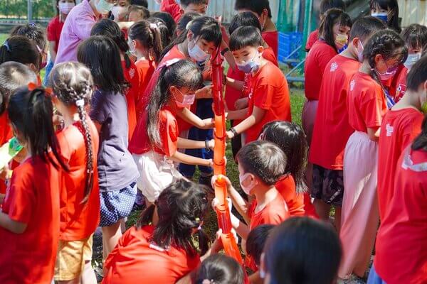 多組同時一次進行團康活動：美語安親班水彈戶外教學成長營，不僅是高雄台南更是全台唯一提供免費團康活動及趣味競賽