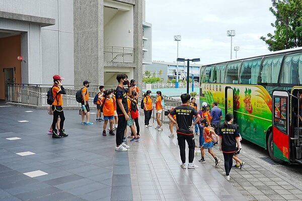 台南應用科技大學遊覽車停放及溫馨服務，全台水彈最專業團隊