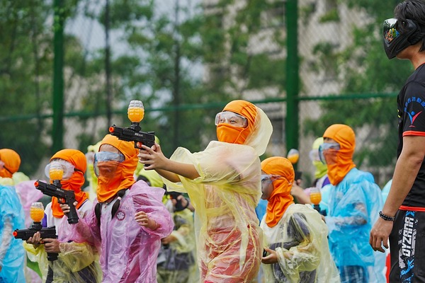 最連下雨熊麻吉活動團隊都提前免費提供孩童雨衣，這樣的服務與態度絕對台灣找不到如此佛心與溫馨商家