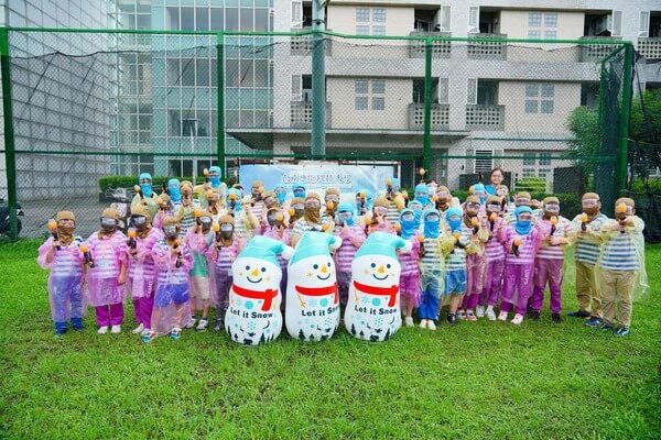 免費提供孩童雨衣在場地安全對戰：台南威爾森文教事業（安慶、華威、輔威分校）多元水彈戶外教學活動（全台最專業水彈商家帶領）