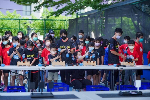 水彈定靶體驗：專業就是一次多組進行減少等待時間（安親班戶外教學）
