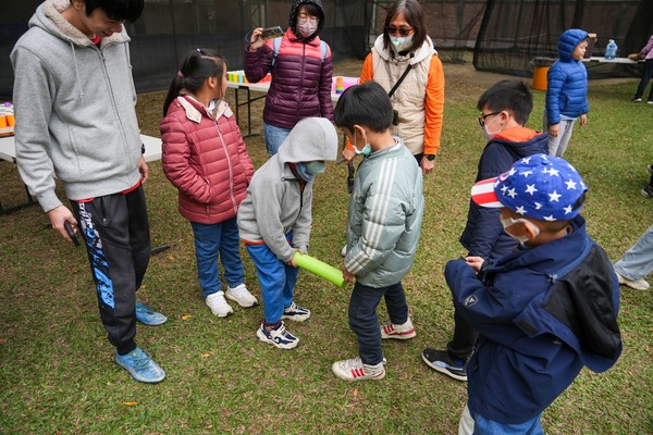 左顧右盼團康遊戲：安親班戶外教學