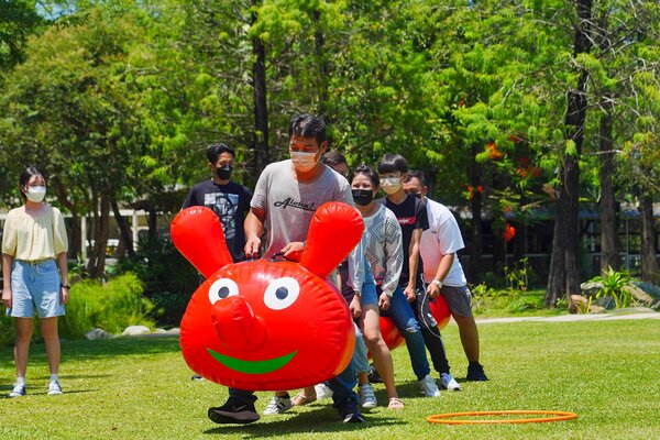 毛毛蟲趣味競賽（親子活動）：運錩鋼鐵員工家庭日及親子活動（高雄淨園農場）場地，由熊麻吉活動團隊帶領團康活動及趣味競賽 