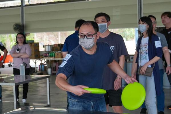 任我遨翔趣味競賽（飛盤高爾夫.成人）：穗高科技家庭日團康遊戲趣味競賽活動，由熊麻吉活動團隊提供道具設備租借、設計規劃、活動帶領服務