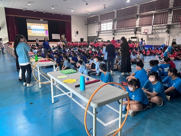 一次提供九組可同時進行團康及趣味競賽（台中岸裡國小）