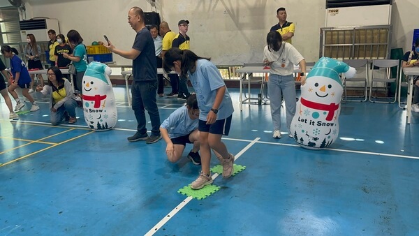 站穩腳步勇往直前～伴我同行趣味競賽：台中岸裡國小兒童節趣味競賽活動，本活動設計規劃帶領與租用商家，由熊麻吉活動團隊全程到場服務，多元團康活動及趣味競賽成為日後校園校慶活動最佳典範，找值得信賴與推薦專業商家，讓學校師生充滿快樂回憶與期待