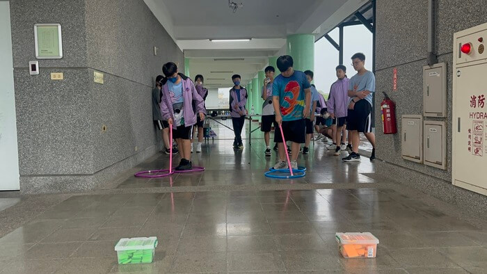 橫掃千軍趣味競賽：適合平坦地面或室內進行