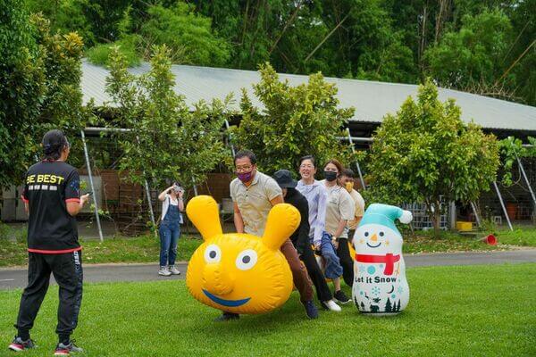 享受青春活力熱情洋溢之充氣毛毛蟲趣味競賽活動