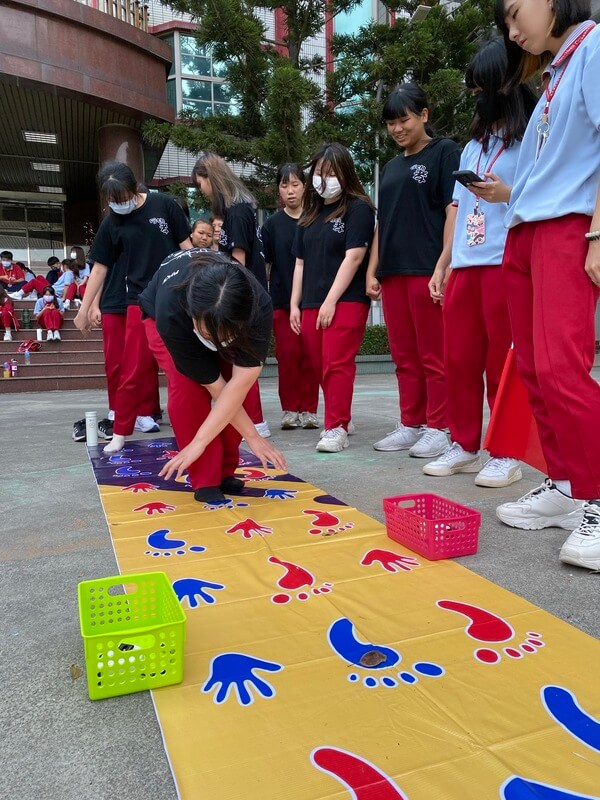 柔軟度、反應、速度考驗：手忙腳亂團康遊戲