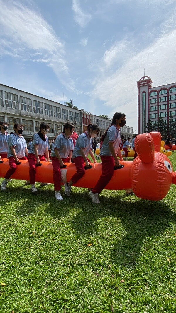 全台最夯、熱血之戶外競賽～充氣毛毛蟲趣味競賽