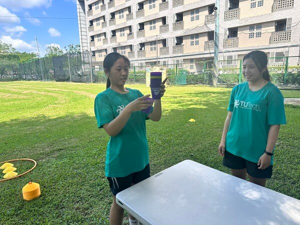 培養雙手靈活度運用遊戲（杯觥交錯團康遊戲）