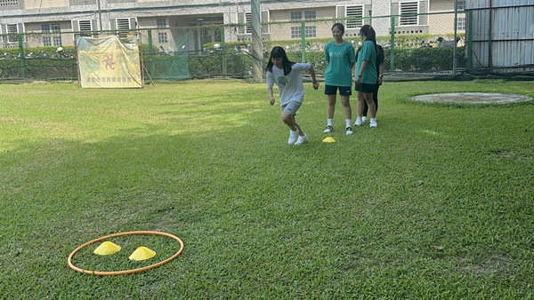 勇往直前趣味競賽：培養體能與速度之競賽