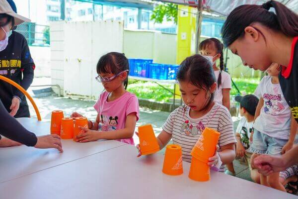 眼明手快團康遊戲：透過不同遊戲增加孩童創造與學習力