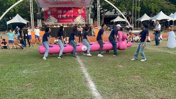 高雄女中百年校慶教職員及家長會～充氣毛毛蟲趣味競賽