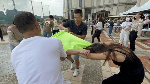 充分展現速度與默契（金蟬脫殼趣味競賽）
