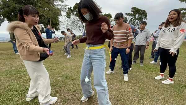 適合小五以上男女之歡樂活動～搖擺不定團康遊戲