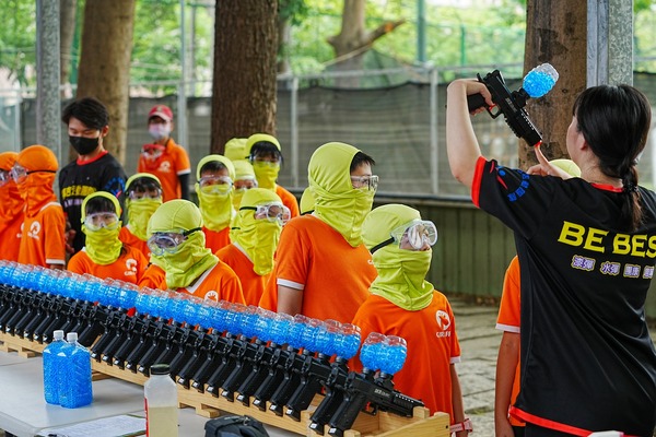 戶外教學：透過專業教導使用水彈槍（安全第一）