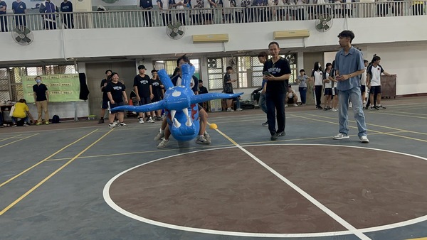 不安全鬍鬚設計之陸上龍舟