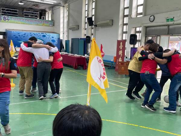 無論結果如何勇往直前就對了：手足之情趣味競賽（海東國小家長會親子活動）