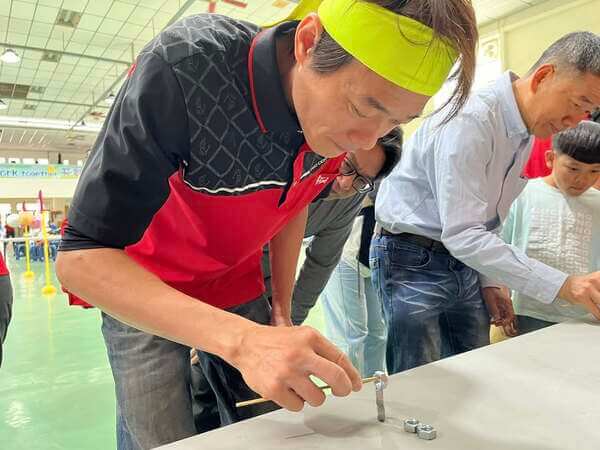 巴黎鐵塔團康遊戲：從競賽中培養專注與耐心之活動