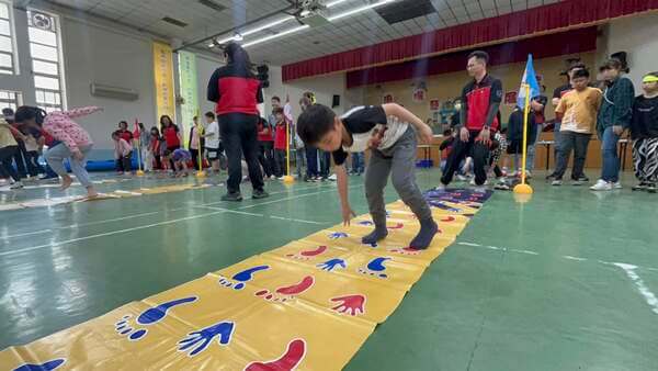 手忙腳亂趣味競賽：考驗孩童反應與觀察力之活動