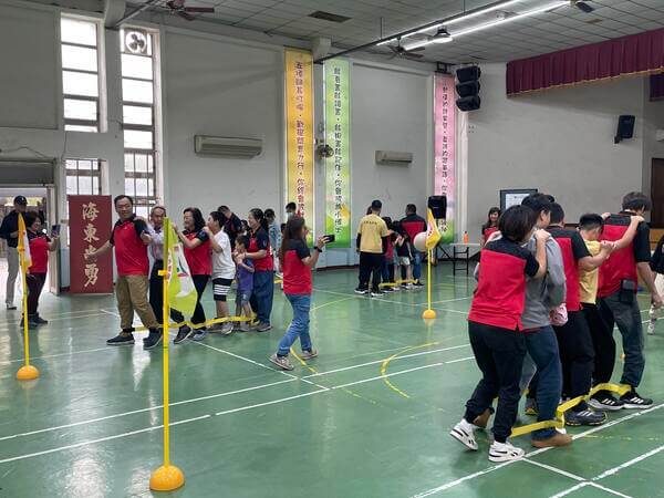 六人制蜈蚣競走趣味競賽共同營造輕鬆與歡樂之活動