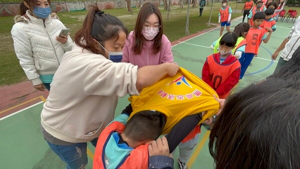 金蟬脫殼趣味競賽（通興國小63週年校慶親子活動）