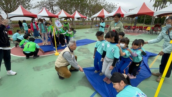 愚公移山室內趣味競賽（通興國小63週年校慶親子活動）親子互動