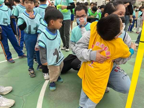 金蟬脫殼趣味競賽亦能建立親子互動