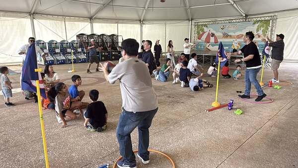 頗具緊張刺激之活動～拋接不離團康遊戲（希爾思公司家庭日活動）