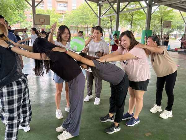 翻山越嶺團建活動：在活動中充滿歡樂（翊創國際公司家庭日活動）