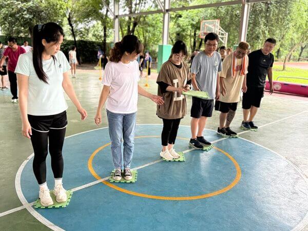 步步為營趣味競賽：從競賽與遊戲中建立團隊合作精神（翊創國際公司家庭日活動）