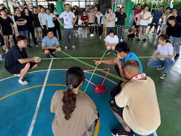 每項遊戲競賽前熊教練均會親自示範與分享技巧，這就是專業與經驗