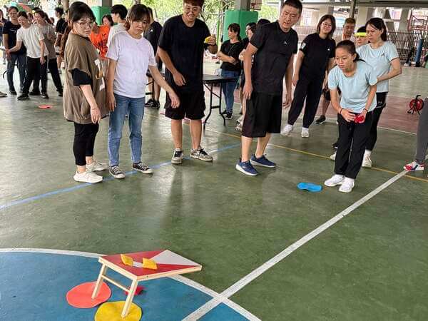 投擲高手團康遊戲：兒童組分組競賽（翊創國際公司家庭日活動）