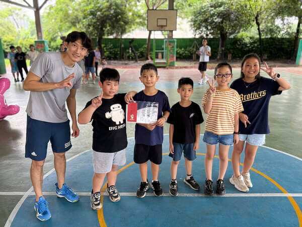 兒童組得獎之隊伍流露出最燦爛的笑容