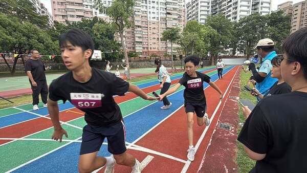 最完美之大隊接力之接棒（泰洲營造公司運動會）