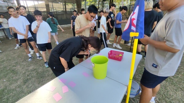 一鼓作氣團康遊戲：南應大學生（本團隊領熊彥棋擔任運休系老師提供學生體驗）