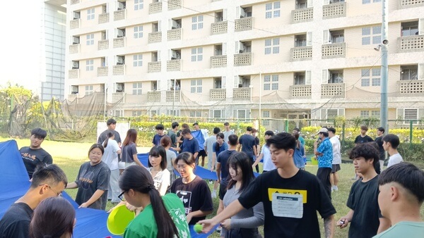 直流而下團康遊戲:由本團隊領熊彥棋擔任運休系老師帶領學生體驗 直流而下團康遊戲:由本團隊領熊彥棋擔任運休系老師帶領學生體驗