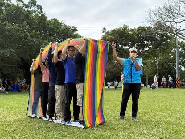 由領隊熊教練親自說明比賽規則及技巧(程曦資訊公司家庭日活動) 由領隊熊教練親自說明比賽規則及技巧(程曦資訊公司家庭日活動)