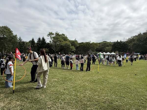 一次八組同時進行場面才夠壯觀與熱鬧!(程曦資訊公司家庭日活動) 一次八組同時進行場面才夠壯觀與熱鬧!(程曦資訊公司家庭日活動)