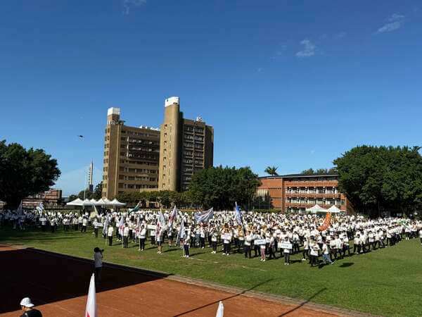 十隻來自全省馬偕醫院各隊伍浩大進場