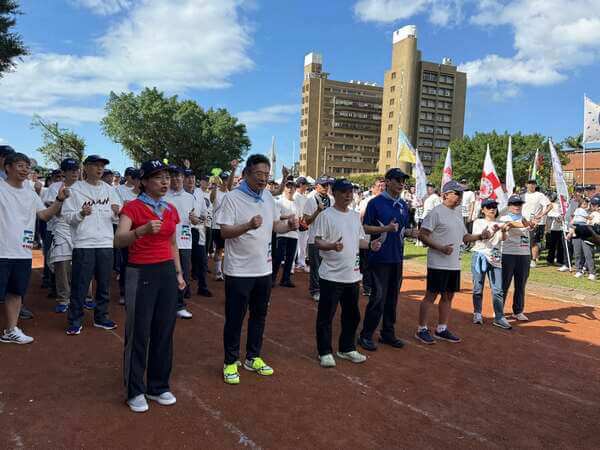 蕭董事長及張院長率領幹部群開跑